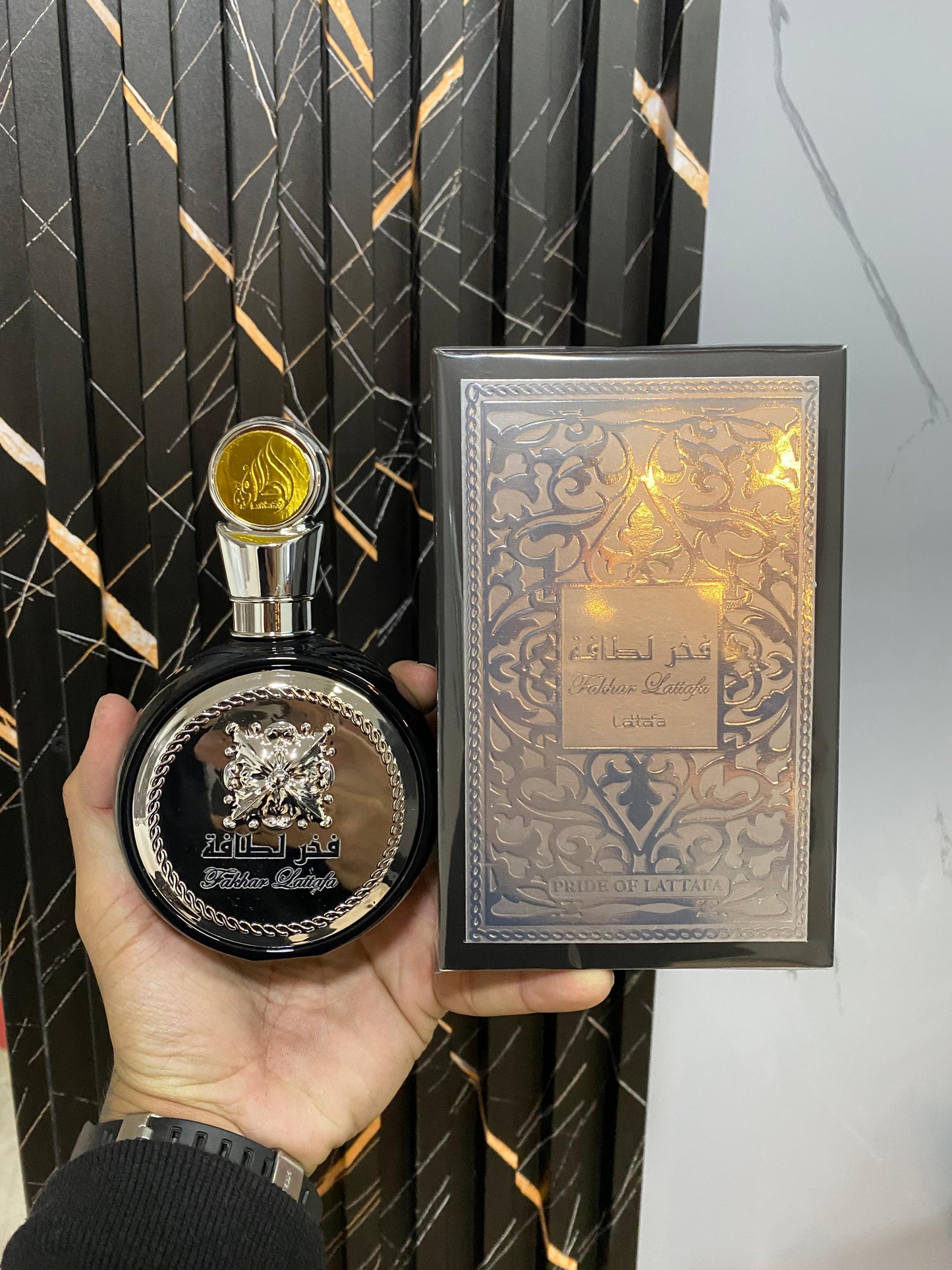 Lattafa Perfumes Fakhar Black (Caja Economica)