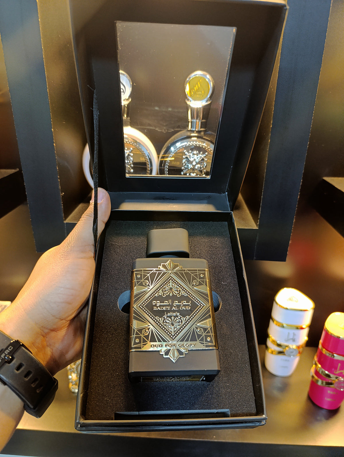 Lattafa Oud For Glory en Estuche de Lujo